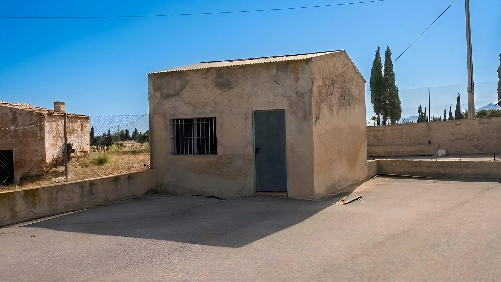 Industrial Unit Of 377 M² In Elche Pedanias, Spain