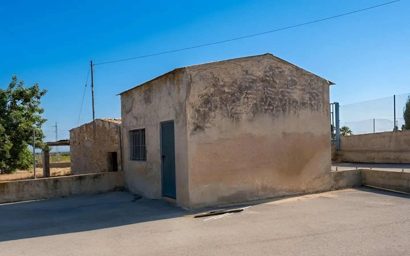Industrial Unit Of 377 M² In Elche Pedanias, Spain