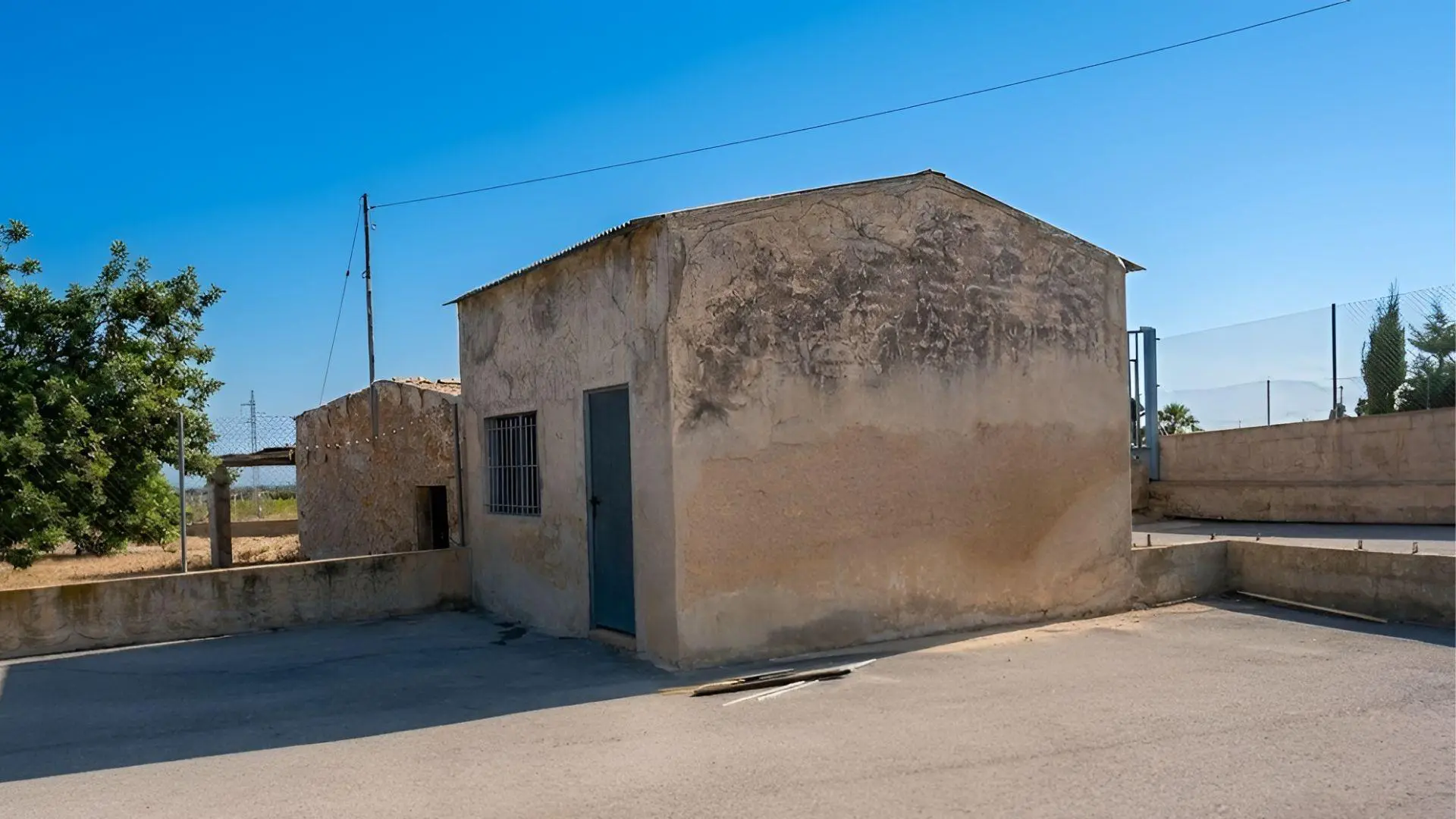 Industrial Unit Of 377 M² In Elche Pedanias, Spain