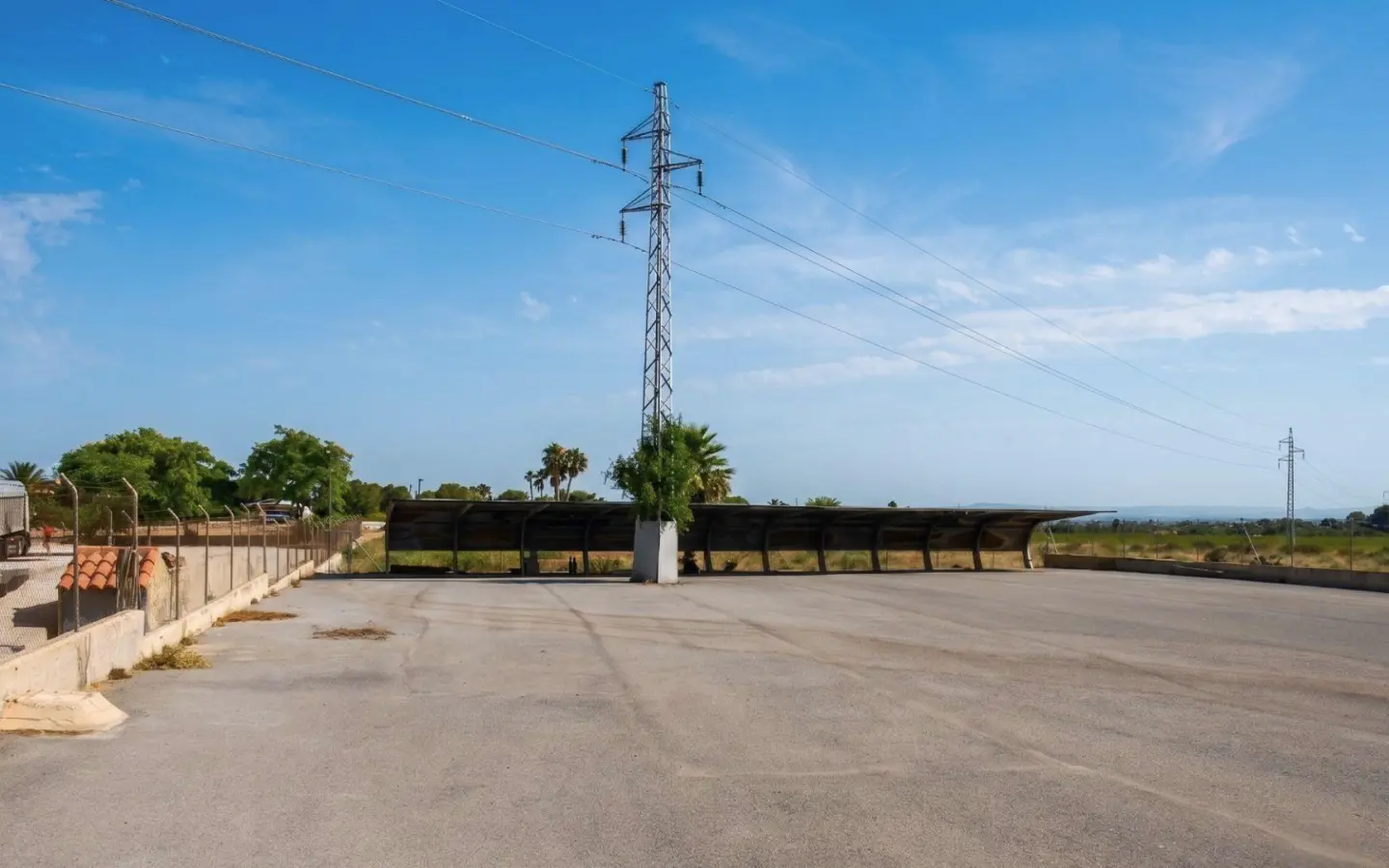 Industrial Unit Of 377 M² In Elche Pedanias, Spain