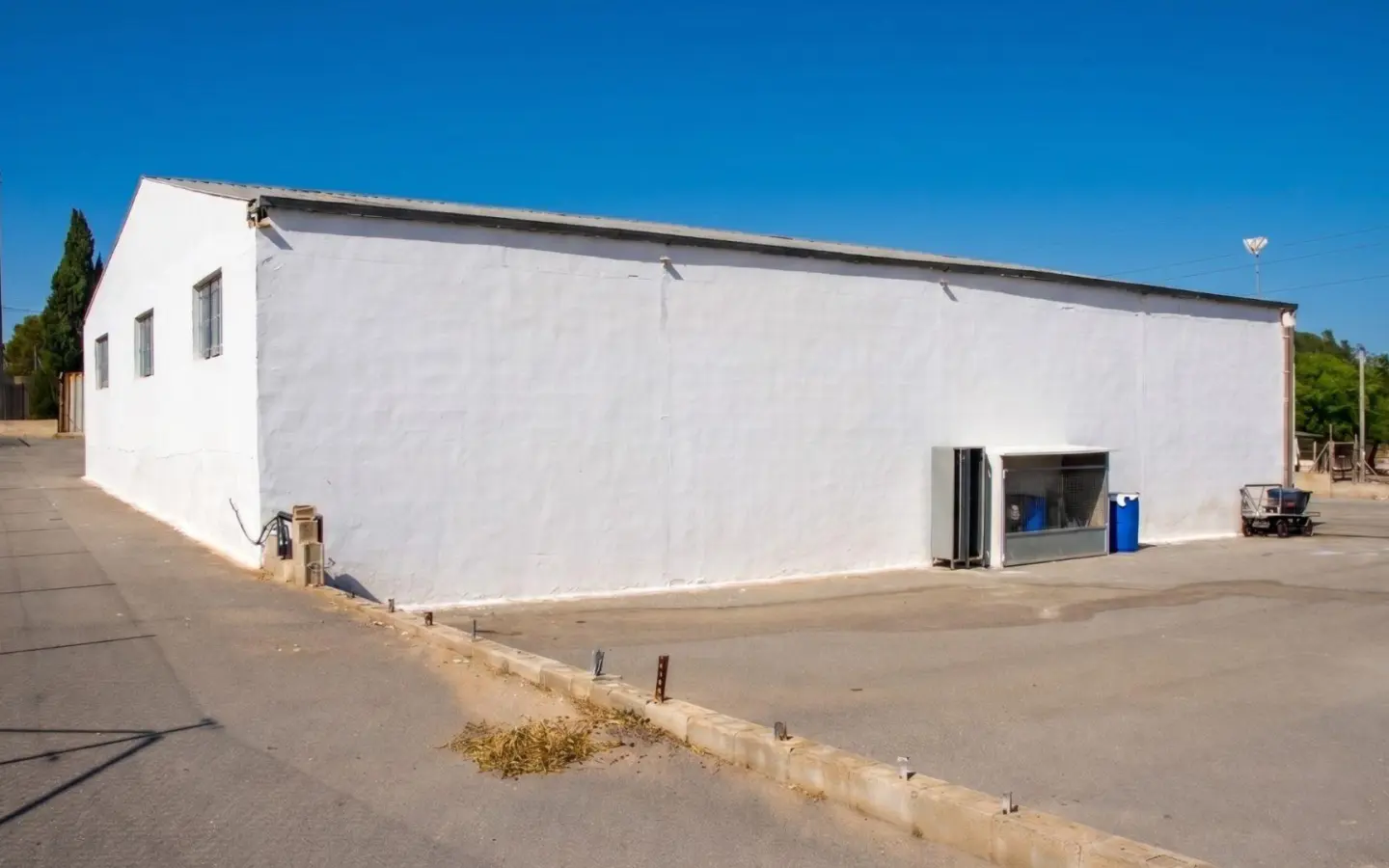 Industrial Unit Of 377 M² In Elche Pedanias, Spain