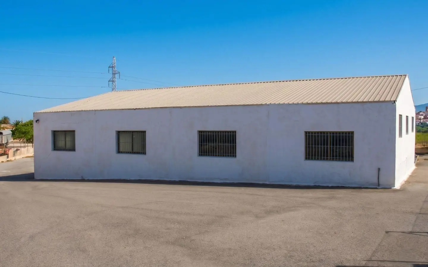 Industrial Unit Of 377 M² In Elche Pedanias, Spain
