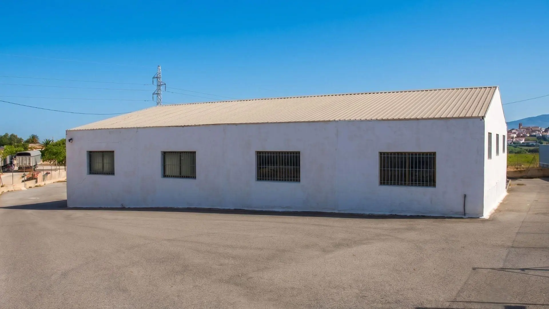 Industrial Unit Of 377 M² In Elche Pedanias, Spain
