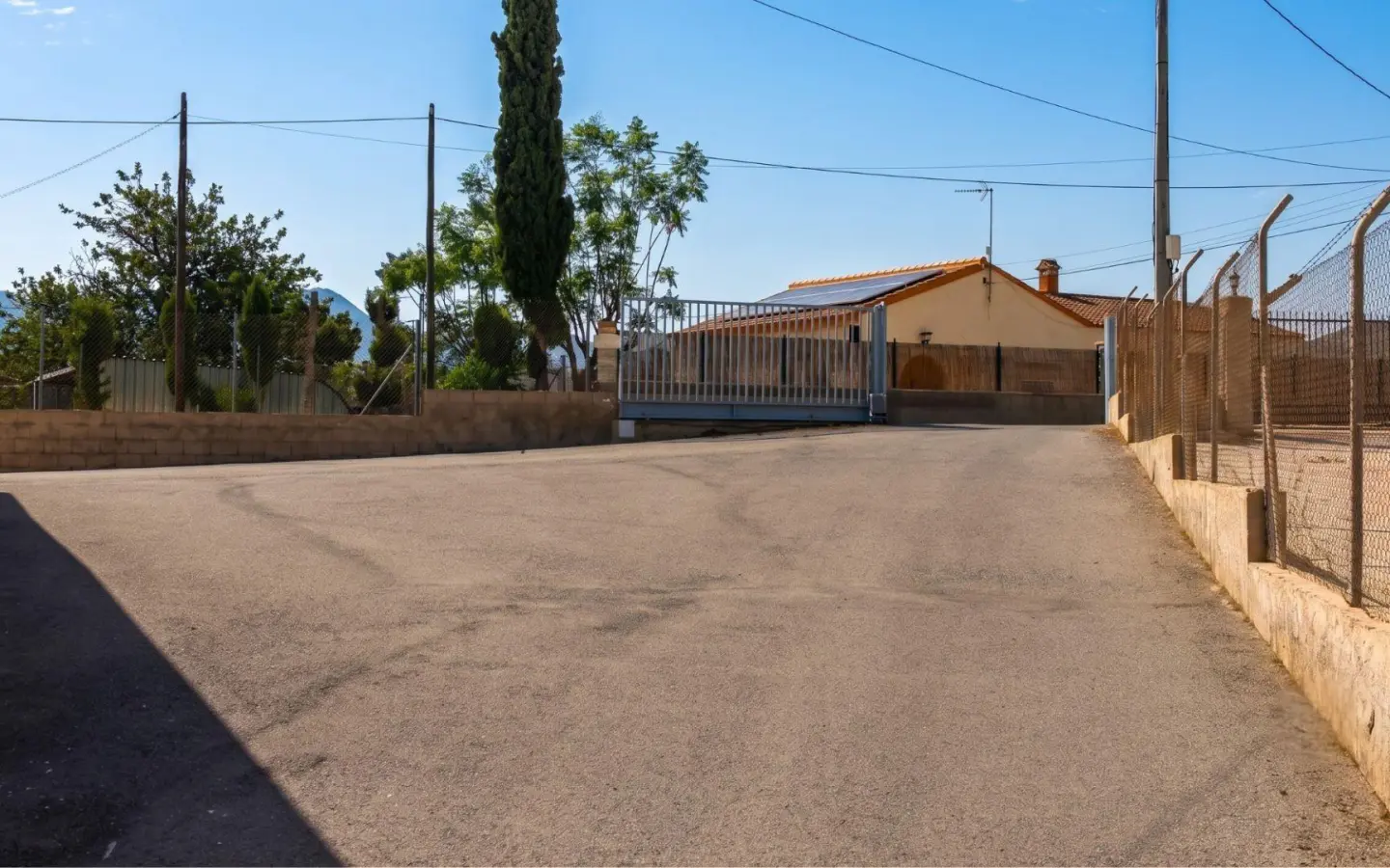 Industrial Unit Of 377 M² In Elche Pedanias, Spain
