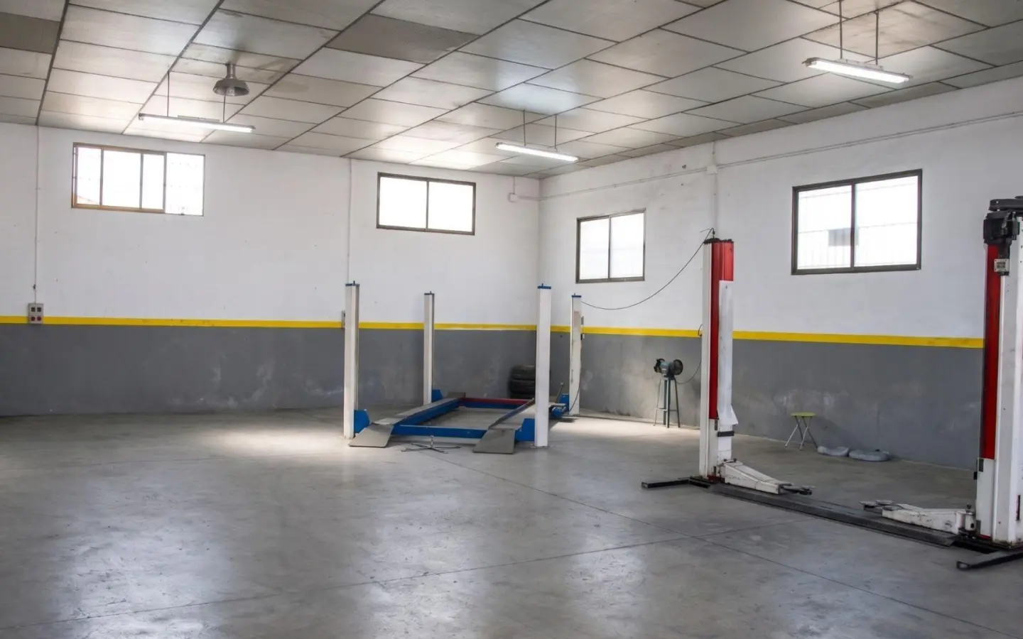 Industrial Unit Of 377 M² In Elche Pedanias, Spain