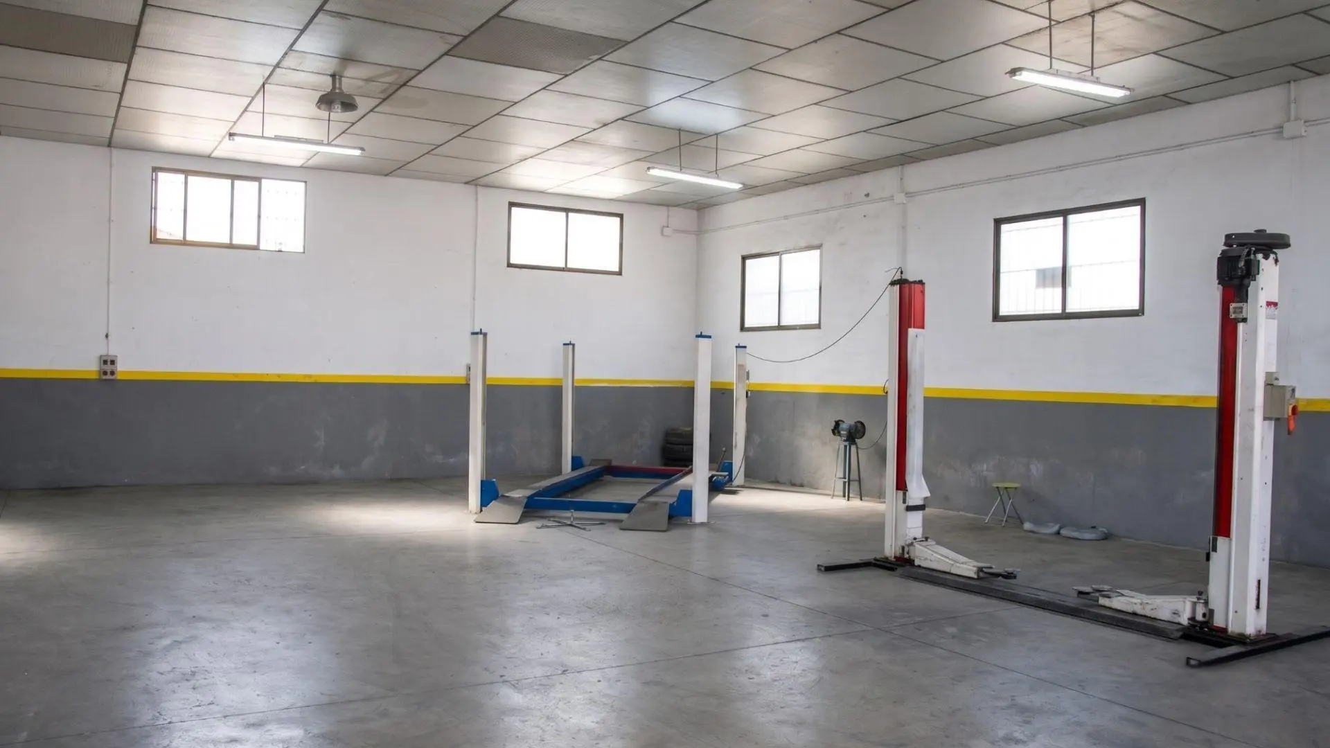 Industrial Unit Of 377 M² In Elche Pedanias, Spain