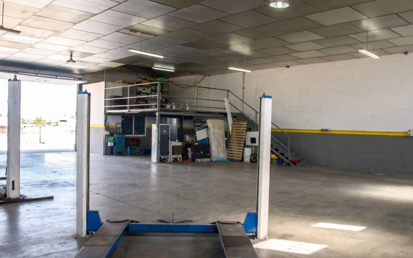 Industrial Unit Of 377 M² In Elche Pedanias, Spain