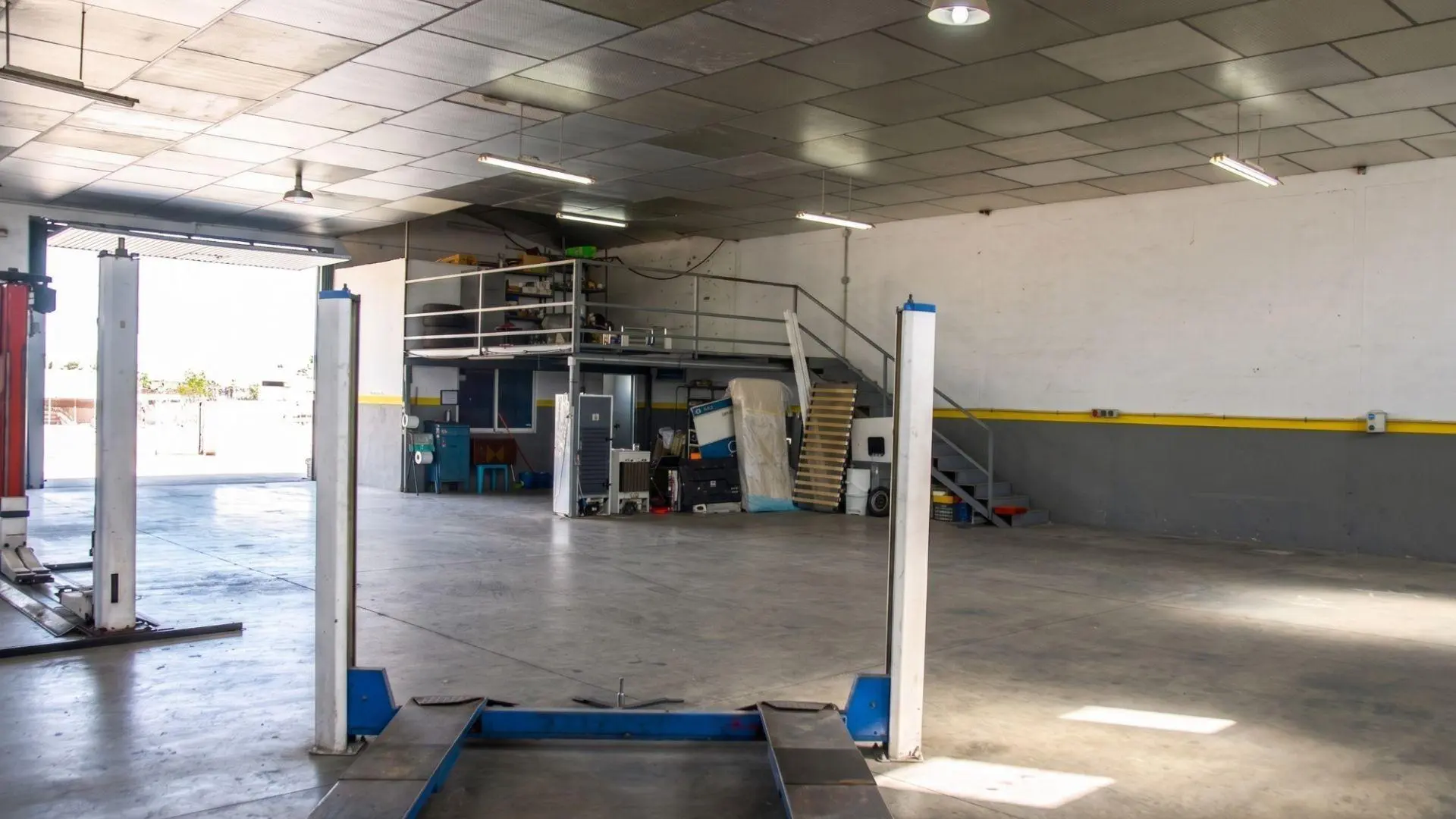 Industrial Unit Of 377 M² In Elche Pedanias, Spain