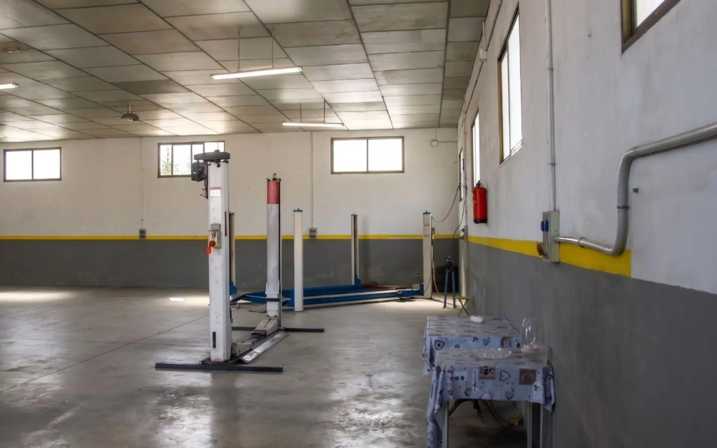 Industrial Unit Of 377 M² In Elche Pedanias, Spain
