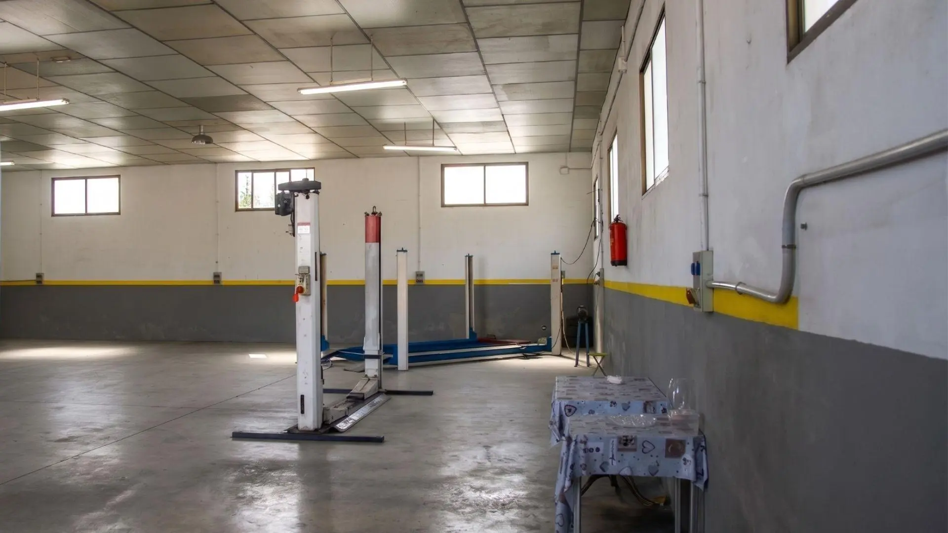 Industrial Unit Of 377 M² In Elche Pedanias, Spain