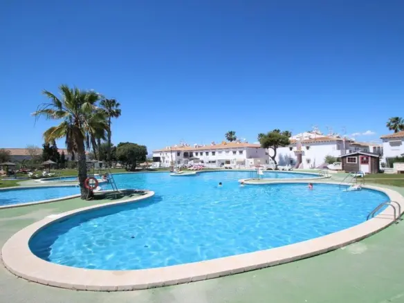 Bungalow Of 50 M² With Features In Torrevieja, Spain