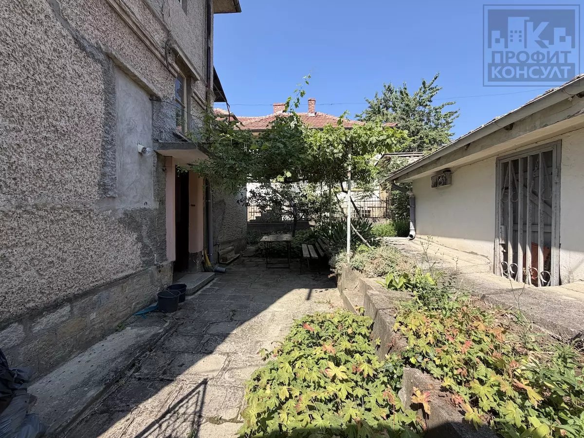 16 Two-bedroom Apartment Of 75 M² In Gorna Oryahovitsa City Centre