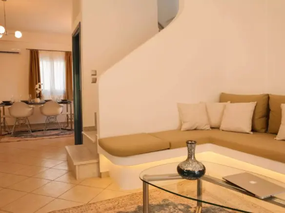 4-bedroom Villa In Santorini, Greece (150 M²)