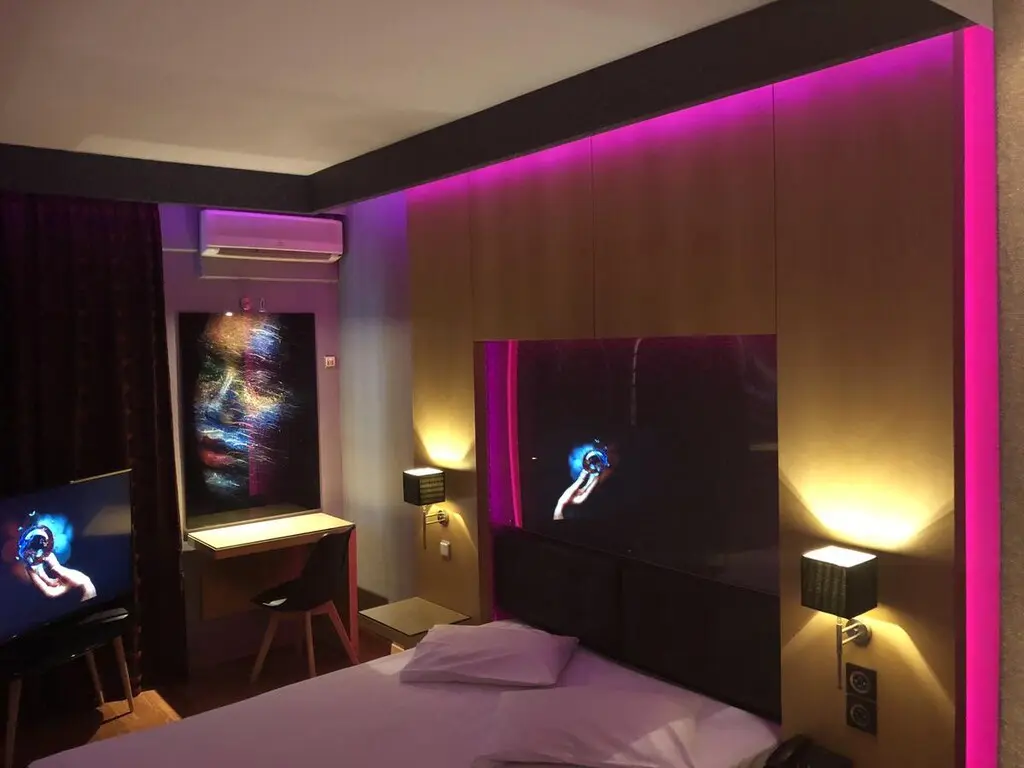 Hotel Of 4000 M² With 4000 M² In Athens