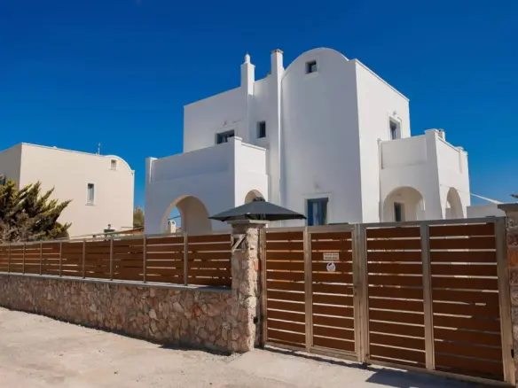 Villa Of 150 M² In Santorini