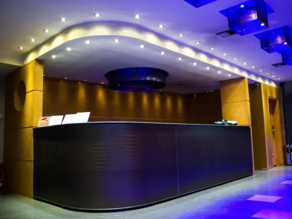 Hotel In Neo Faliro, Greece (4.000 M²)