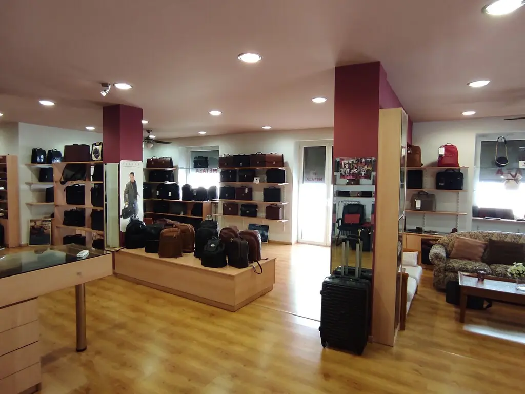 Building Of 312 M² In Athens