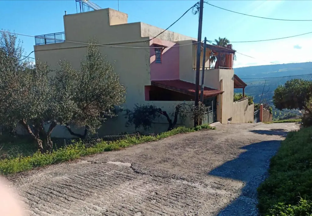 Land Of 309 M² In Crete