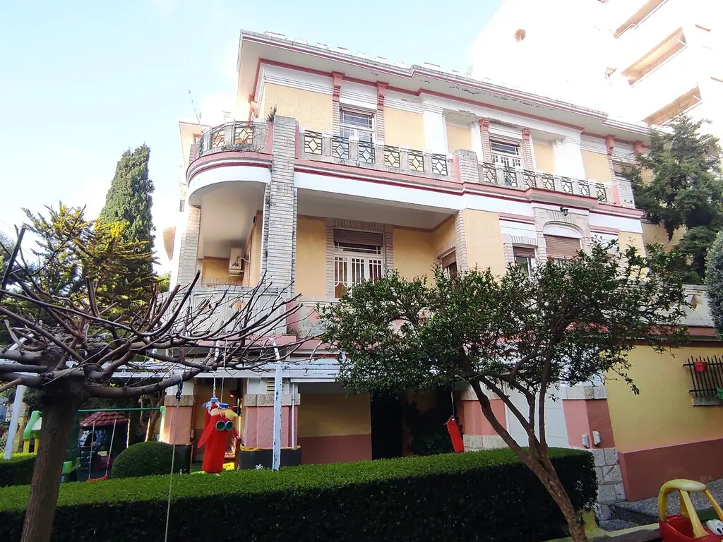 Building Of 600 M² In Athens