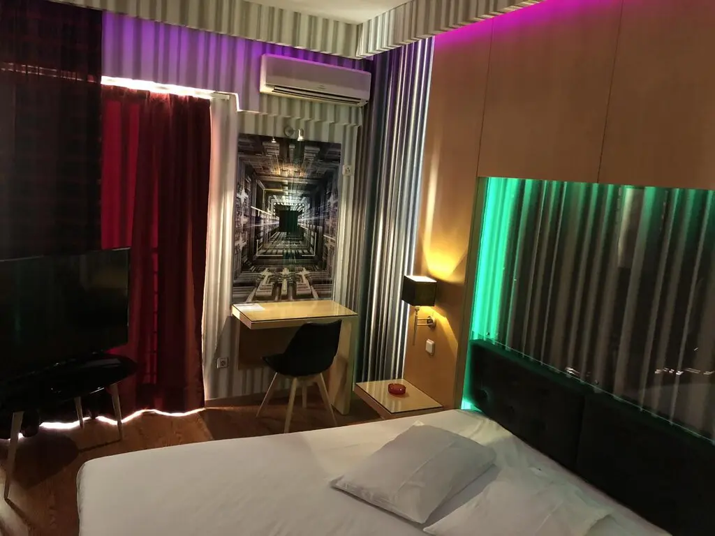 Hotel Of 4000 M² With 4000 M² In Athens