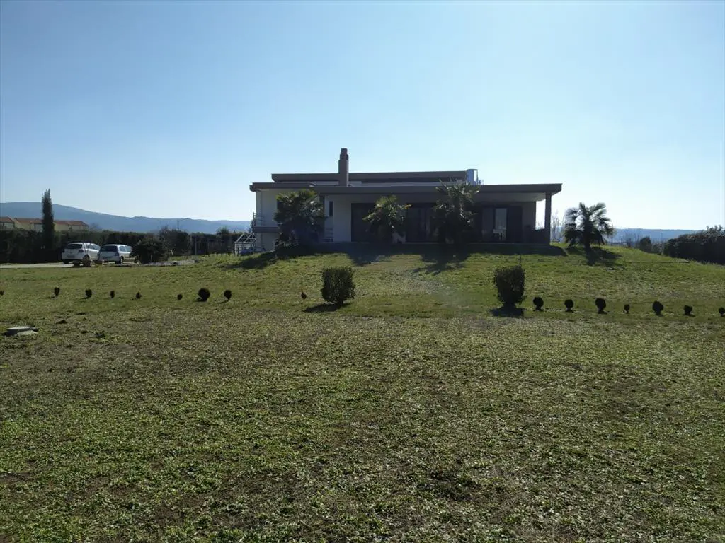 Detached House Of 480 M² In The Suburbs Of Thessaloniki