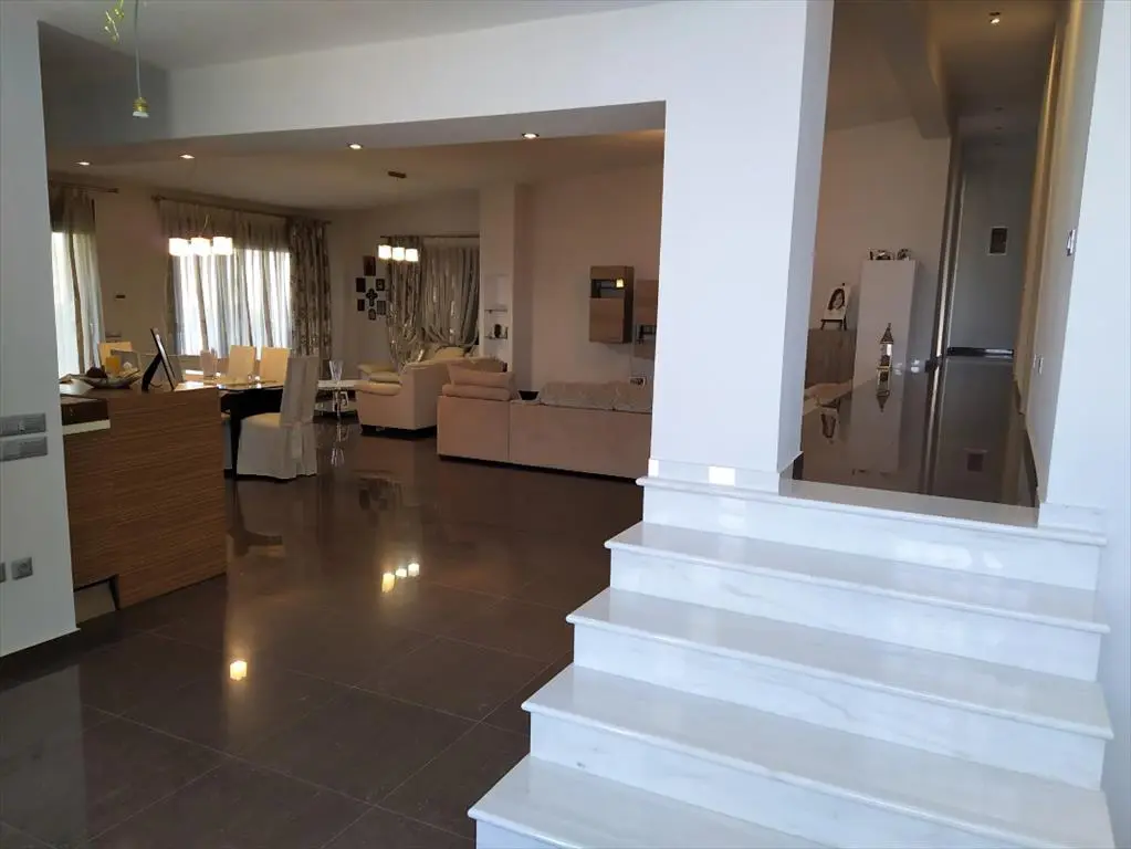 Detached House Of 480 M² In The Suburbs Of Thessaloniki
