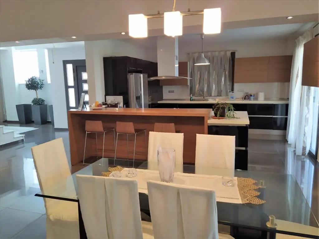 Detached House Of 480 M² In The Suburbs Of Thessaloniki