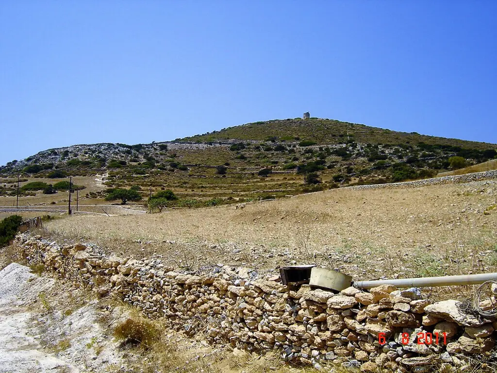 Land Of 6000 M² In Cyclades