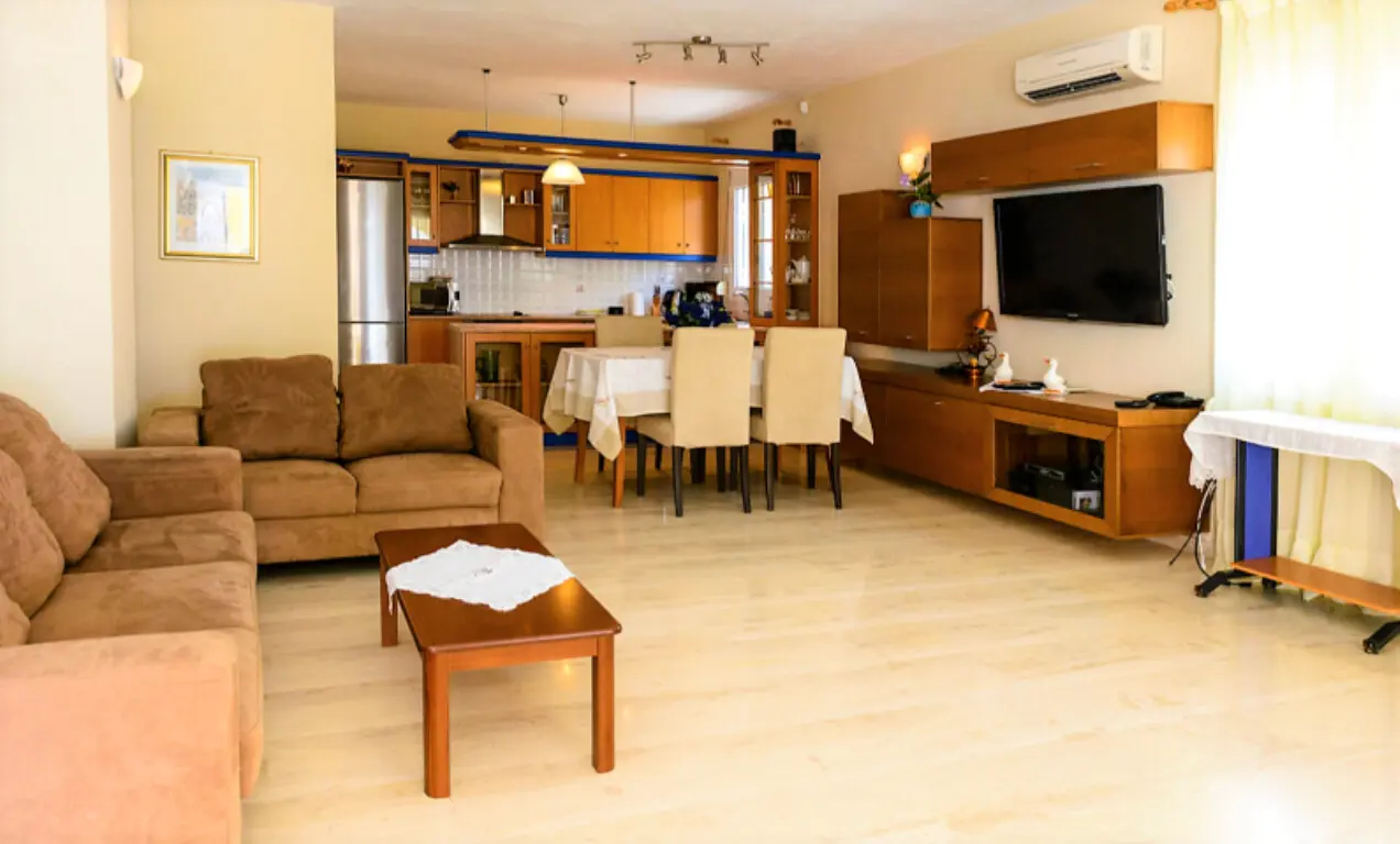 2-bedroom Villa In Makris Gialos, Greece (102 M²)
