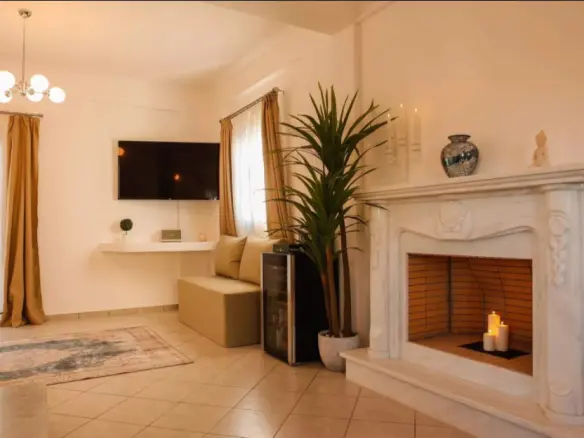 4-bedroom Villa In Santorini, Greece (150 M²)