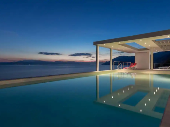 8-bedroom Villa In Aidipsos, Greece (600 M²)