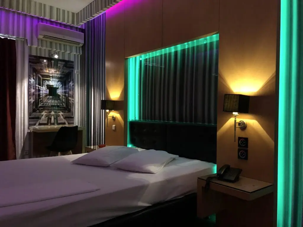 Hotel Of 4000 M² With 4000 M² In Athens