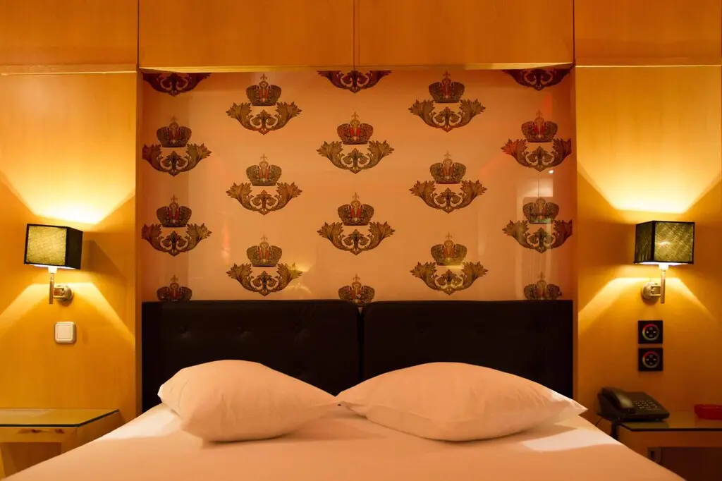 Hotel Of 4000 M² With 4000 M² In Athens