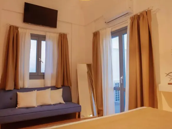4-bedroom Villa In Santorini, Greece (150 M²)