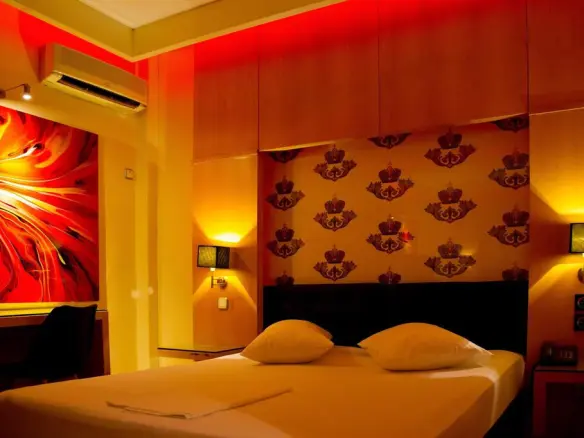 Hotel In Neo Faliro, Greece (4.000 M²)