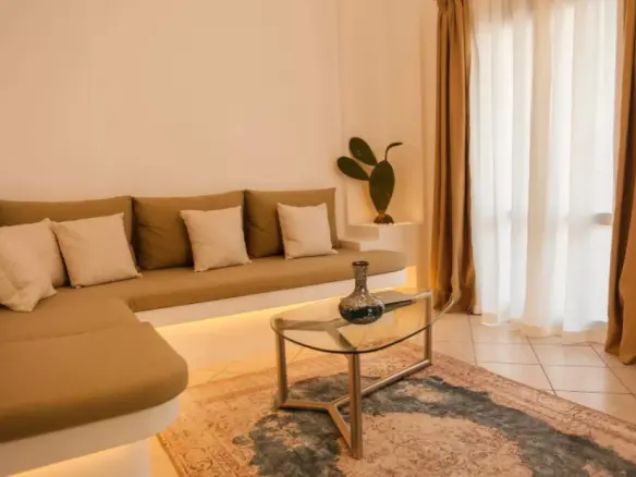 4-bedroom Villa In Santorini, Greece (150 M²)