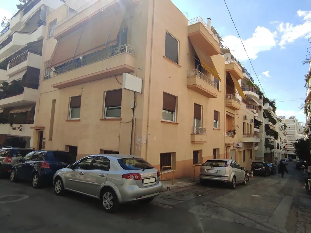 Building Of 312 M² In Athens