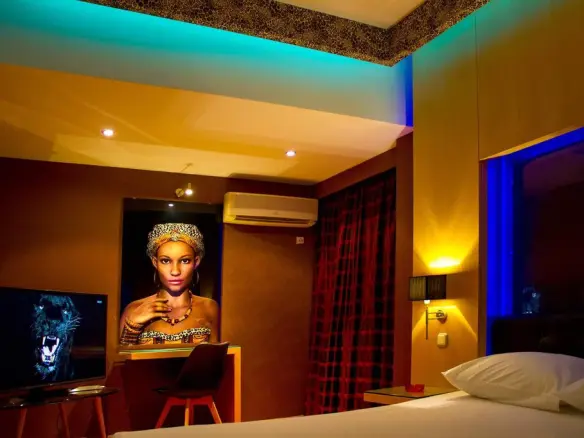 Hotel In Neo Faliro, Greece (4.000 M²)