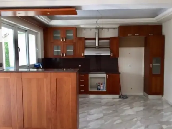 3-bedroom Flat In Voula, Greece (135 M²)