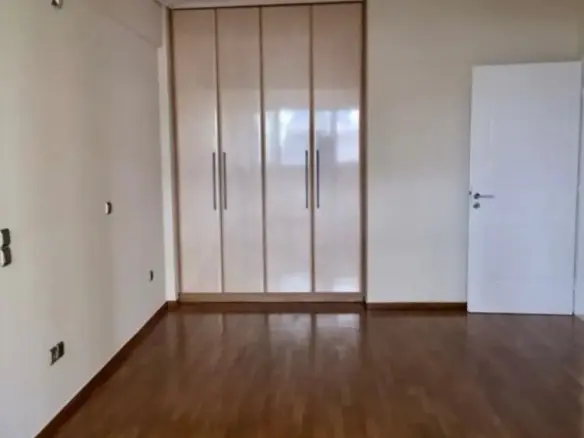 3-bedroom Flat In Voula, Greece (135 M²)
