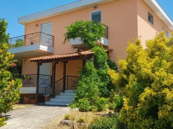 Detached House Of 335 M² In The Suburbs Of Thessaloniki