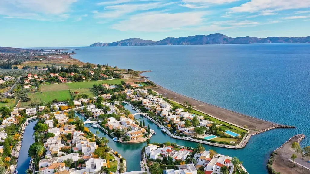 Villa Of 147 M² In Peloponnese