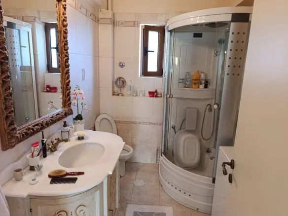 2-bedroom Flat In Rafina, Greece (130 M²)