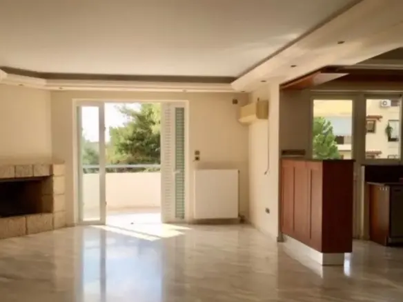 3-bedroom Flat In Voula, Greece (135 M²)