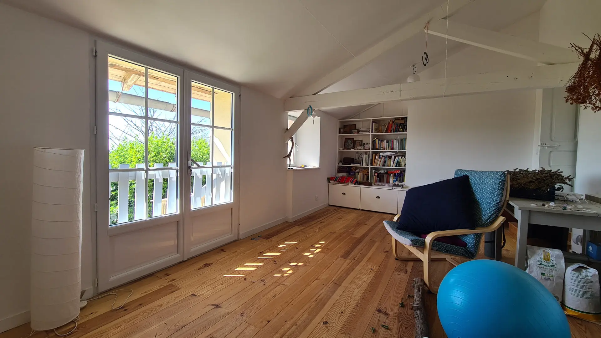 House Of 0 M² With Renovated Features In Village