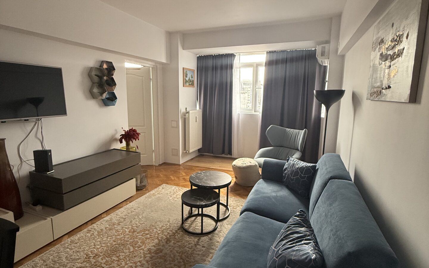 Fully Renovated 2-bedroom Apartment For Sale Near Piața Romană, Central Bucharest