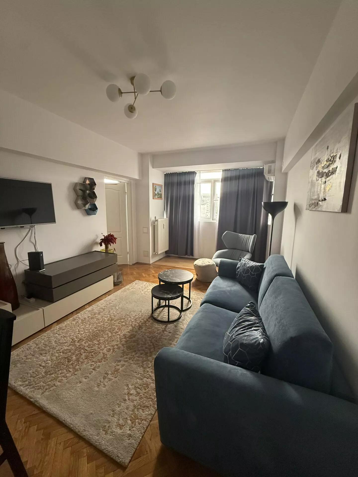 tempImage1mumYi Fully Renovated 2-bedroom Apartment For Sale Near Piața Romană, Central Bucharest
