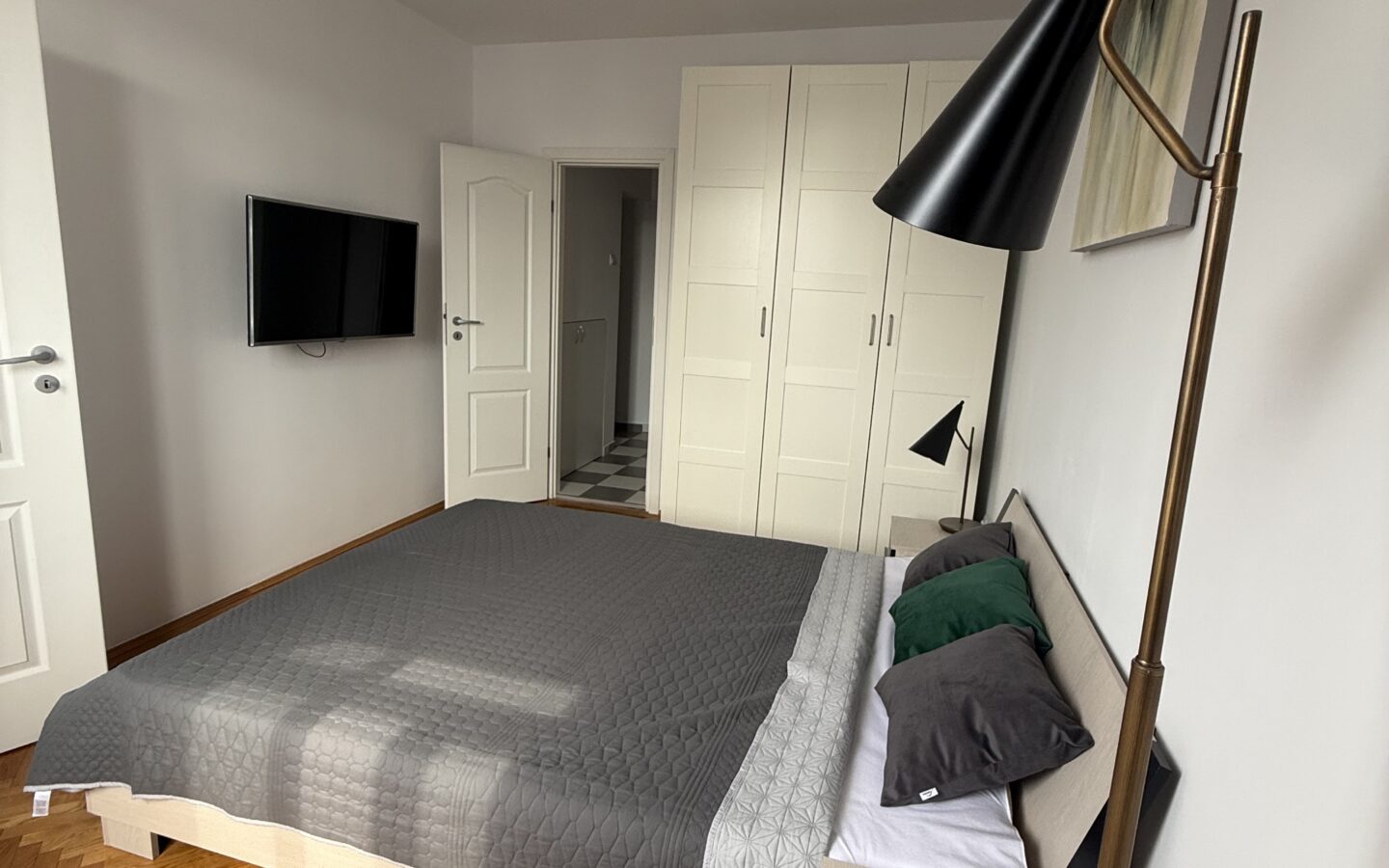 Fully Renovated 2-bedroom Apartment For Sale Near Piața Romană, Central Bucharest