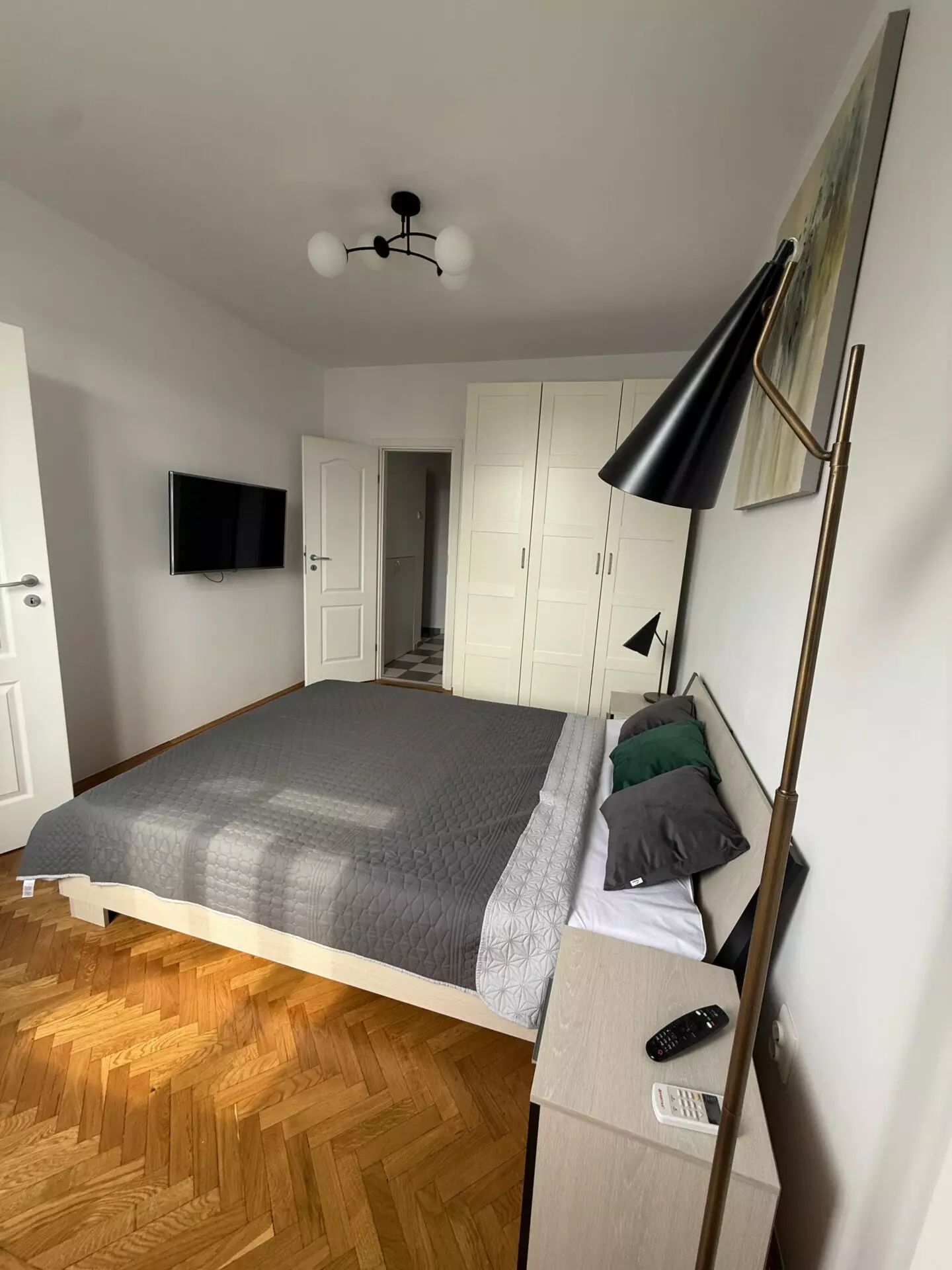 tempImageFSX8gK Fully Renovated 2-bedroom Apartment For Sale Near Piața Romană, Central Bucharest