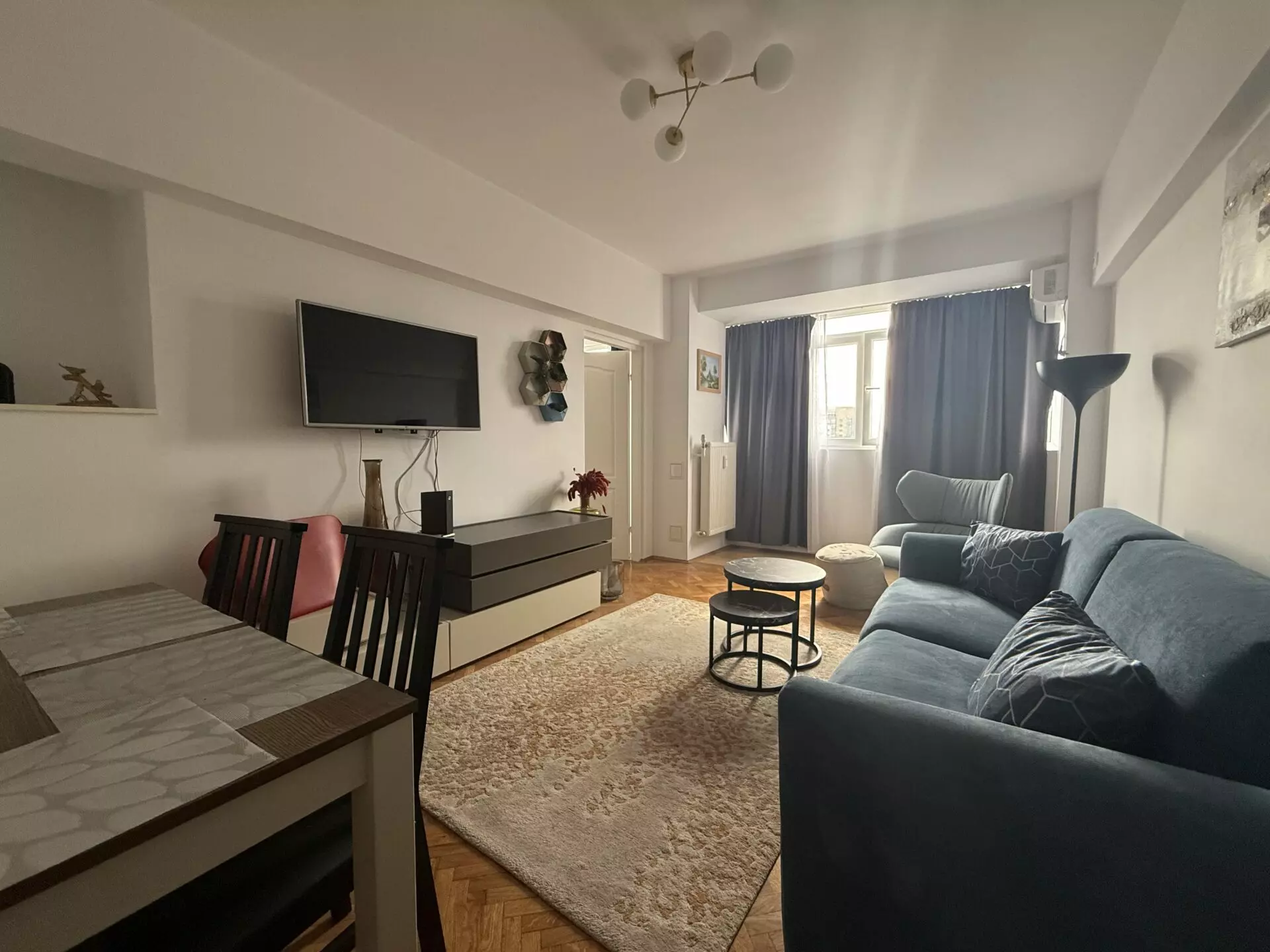 tempImageOMsOJa Fully Renovated 2-bedroom Apartment For Sale Near Piața Romană, Central Bucharest